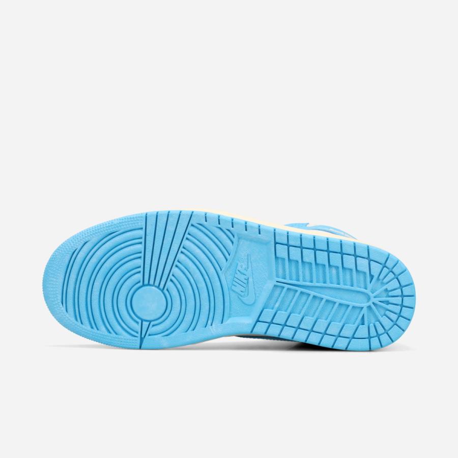 【8%OFF】  NIKE AIR JORDAN 1 HIGH OG -UNC REIMAGINED- ナイキ エア ジョーダン 1 ハイ OG -UNC リイマジンド- DARK POWDER BLUE/SAIL ブルー DZ5485-402の画像