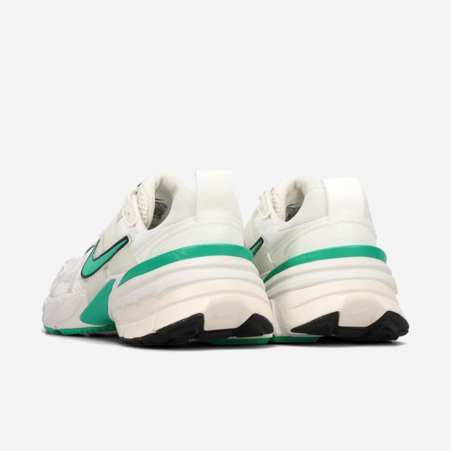 NIKE（ナイキ） 【10,000円均一SALE】 NIKE WMNS V2K RUN ウィメンズ