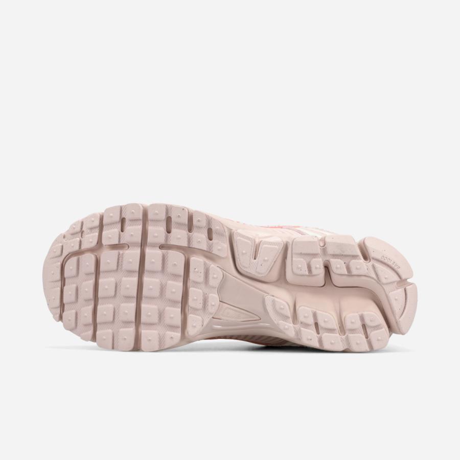 ズーム ボメロ NIKE WMNS ZOOM VOMERO 5 ナイキ ウィメンズ レディース