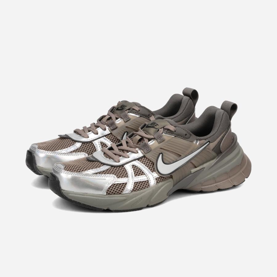 NIKE V2K RUN ナイキ ラン メンズ CAVE STONE/METALLIC SILVER