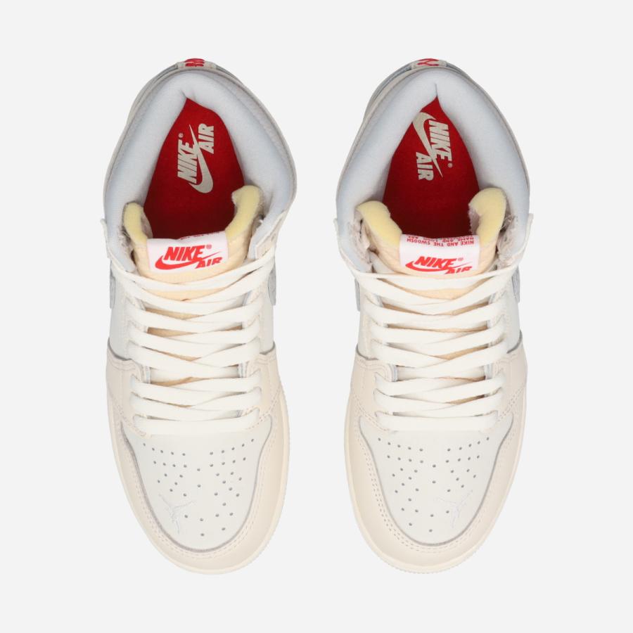 ナイキ　エアジョーダン　1 ナイキ「エア ジョーダン 1 LOW “Varsity Red”」は足もとを照らす個性