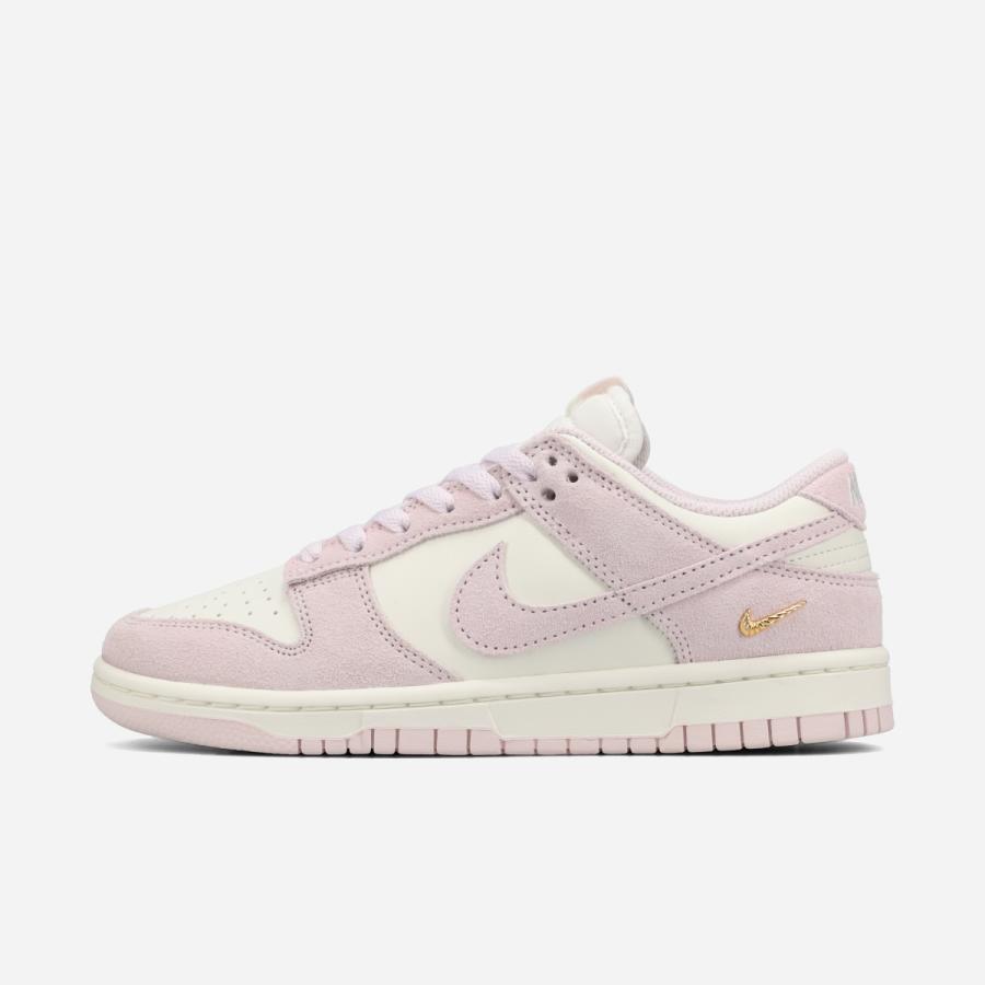NIKE WMNS DUNK LOW ナイキ ウィメンズ ダンク ロー レディース SAIL/PEARL PINK/WHITE/METALLIC GOLD ピンク IO4244-100の画像