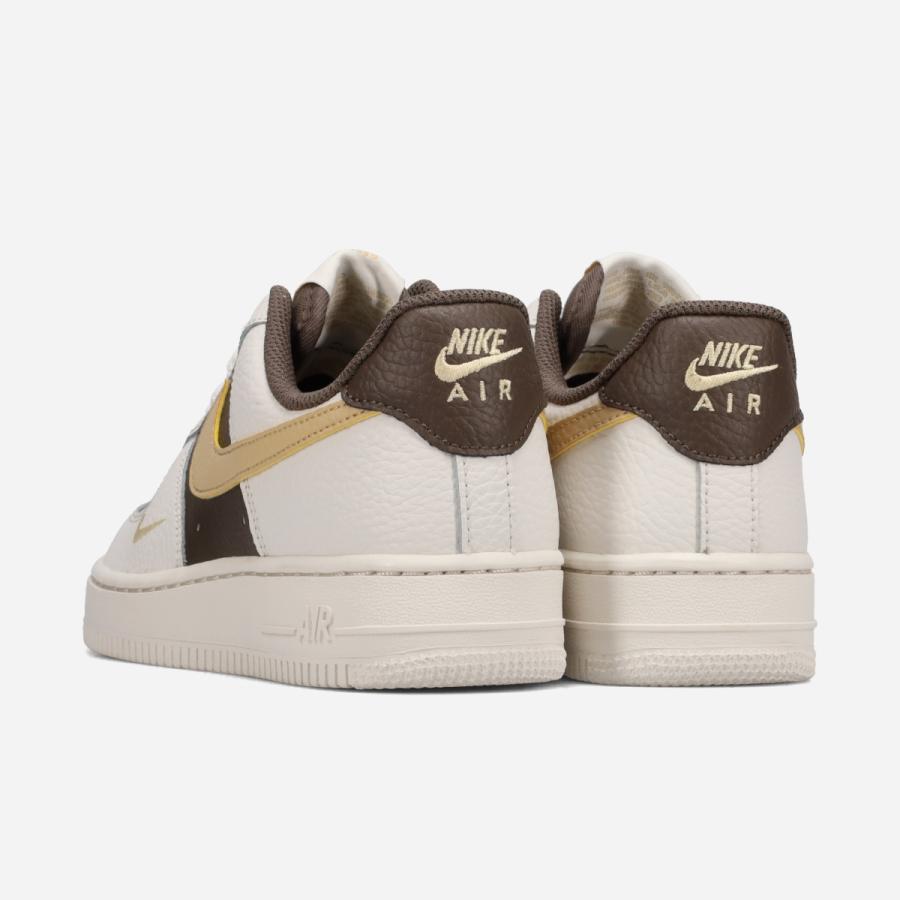 ナイキ NIKE AIR FORCE 1 07 LV8 UV ローカットスニーカーお譲りします。 NIKE（ナイキ） スニーカー AIR FORCE 1 '07 LV8 エア フォース 1 '07