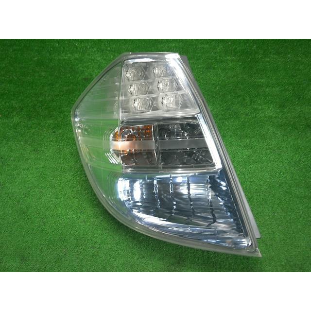 フィット DAA-GP1 左テールランプ ハイブリッド LDA-MF6 CVT NH624P