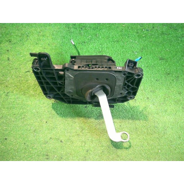 クラウン DAA-GWS204 シフトレバー ハイブリッド 2GR-FSE CVT 062