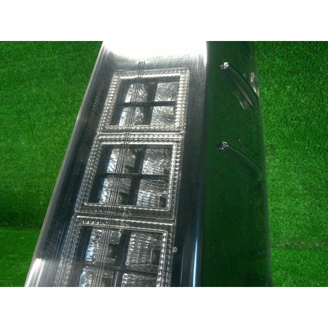 ヴォクシー DBA-ZRR85W 右テールランプ ZS 煌 4WD 8人 3ZR-FAE CVT 070 