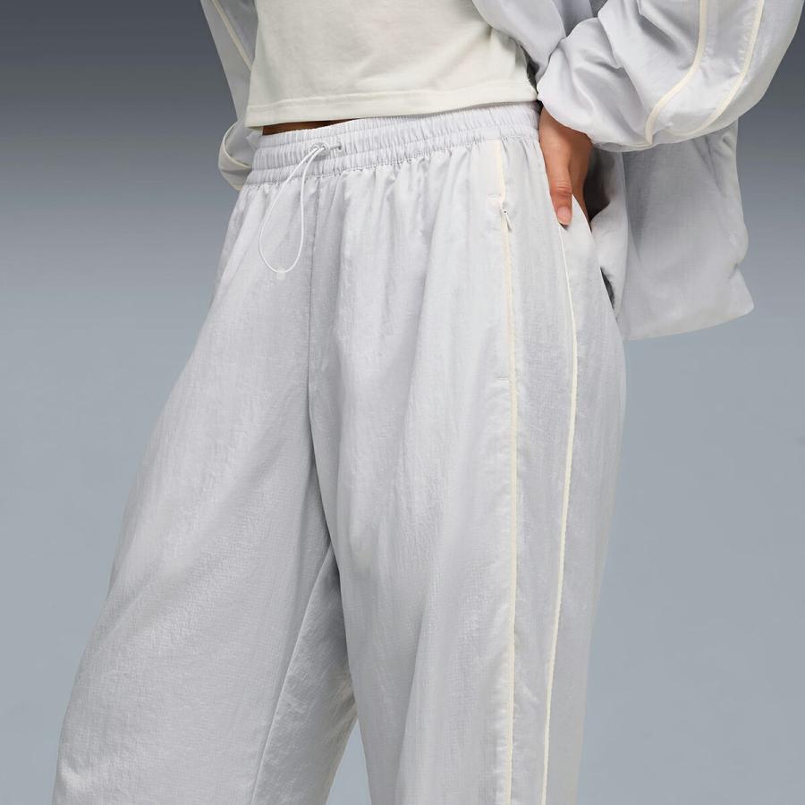 ブラックピンク ロゼ × プーマ T7 リラックスド トラック パンツ シルバーミスト PUMA ROSE T7 RELAXED TRACK PANTS SILVER MIST 633796-32_8
