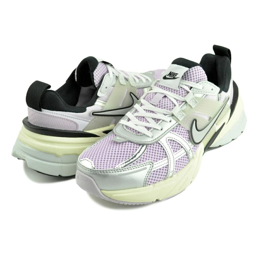 NIKE（ナイキ） ウィメンズ V2K ラン ドール メタリックシルバー