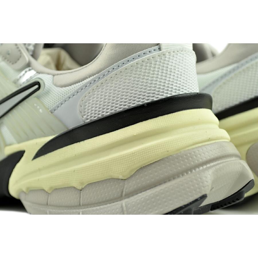 NIKE ナイキ V2K ラン RUN summit white/metallic silver hj4497 NIKE ナイキ V2K ラン RUN summit white/metallic silver hj4497