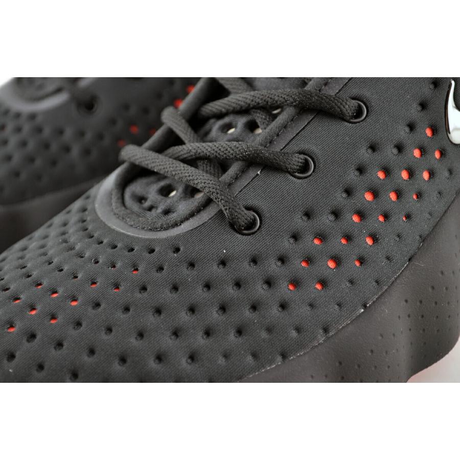 NIKE（ナイキ） マインド 002 ブラック クローム ハイパークリムゾン