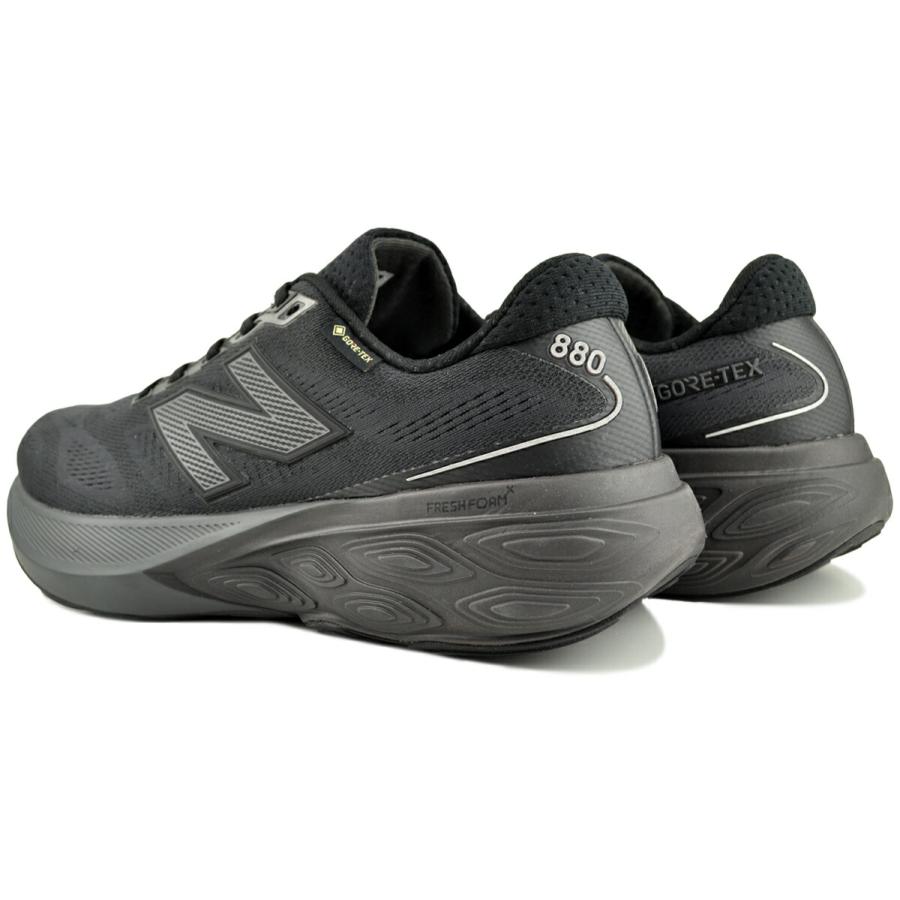New Balance（ニューバランス） 880 ゴアテックス 2E ブラックシルバー