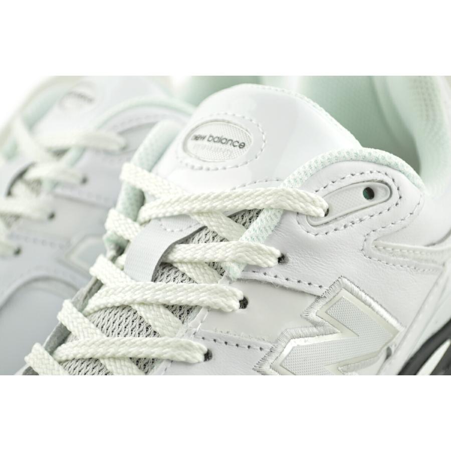 New Balance（ニューバランス） 2002 ホワイト シルバーメタリック