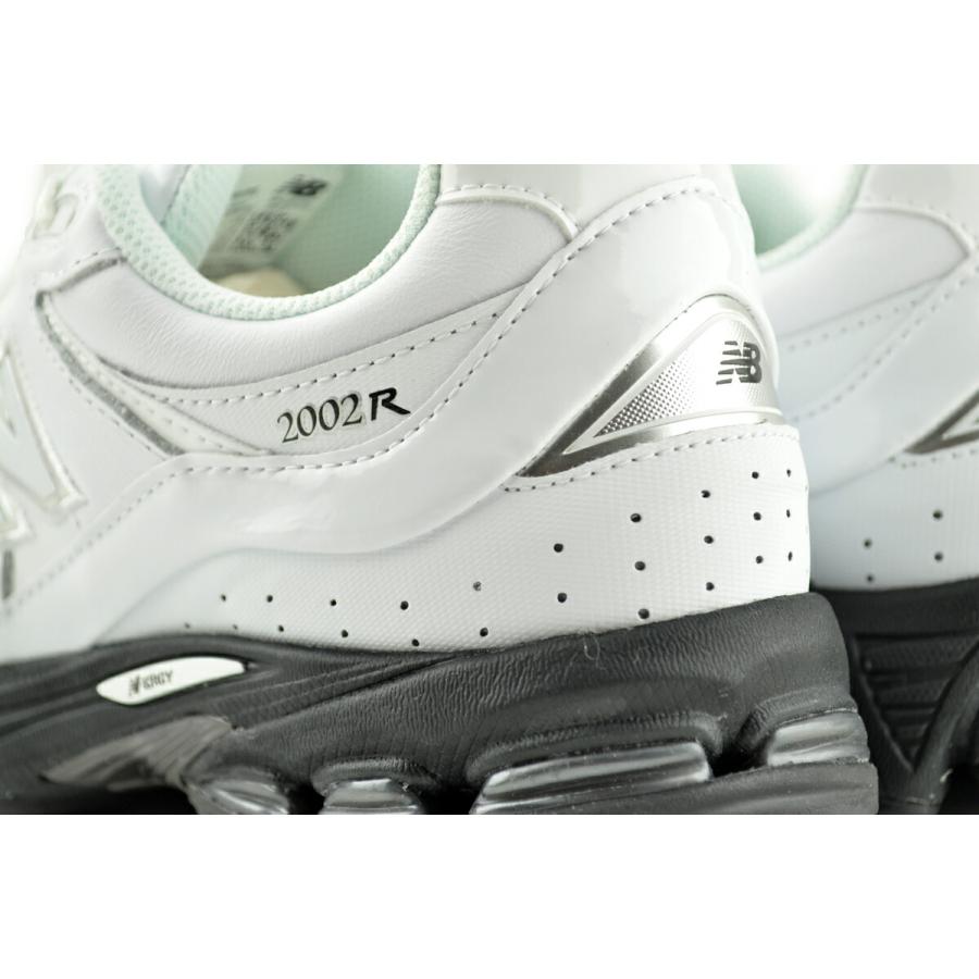 New Balance（ニューバランス） 2002 ホワイト シルバーメタリック