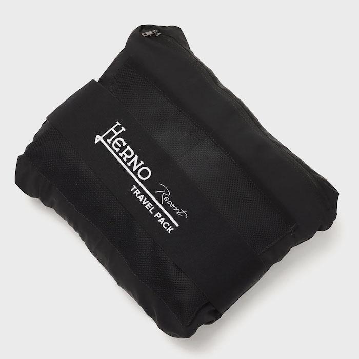ヘルノ / HERNO / リゾート / RESORT / TRAVEL PACK / 超軽量 フーデット中綿ブルゾン / パーカー / ストレッチナイロン / パッカブル / 撥水 / 返品・交換可能の画像