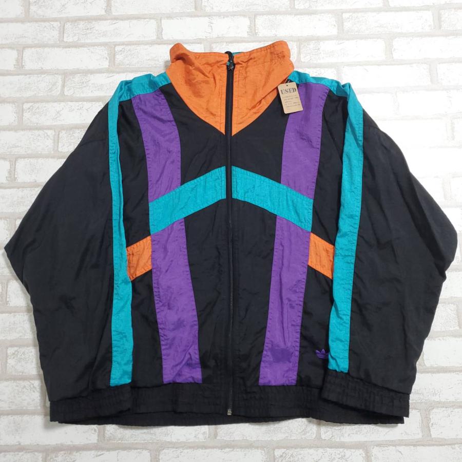 adidas 【古着】adidas(アディダス)ナイロンジャケット 黒 青 adidas 【古着】adidas(アディダス)ナイロンジャケット 黒 青