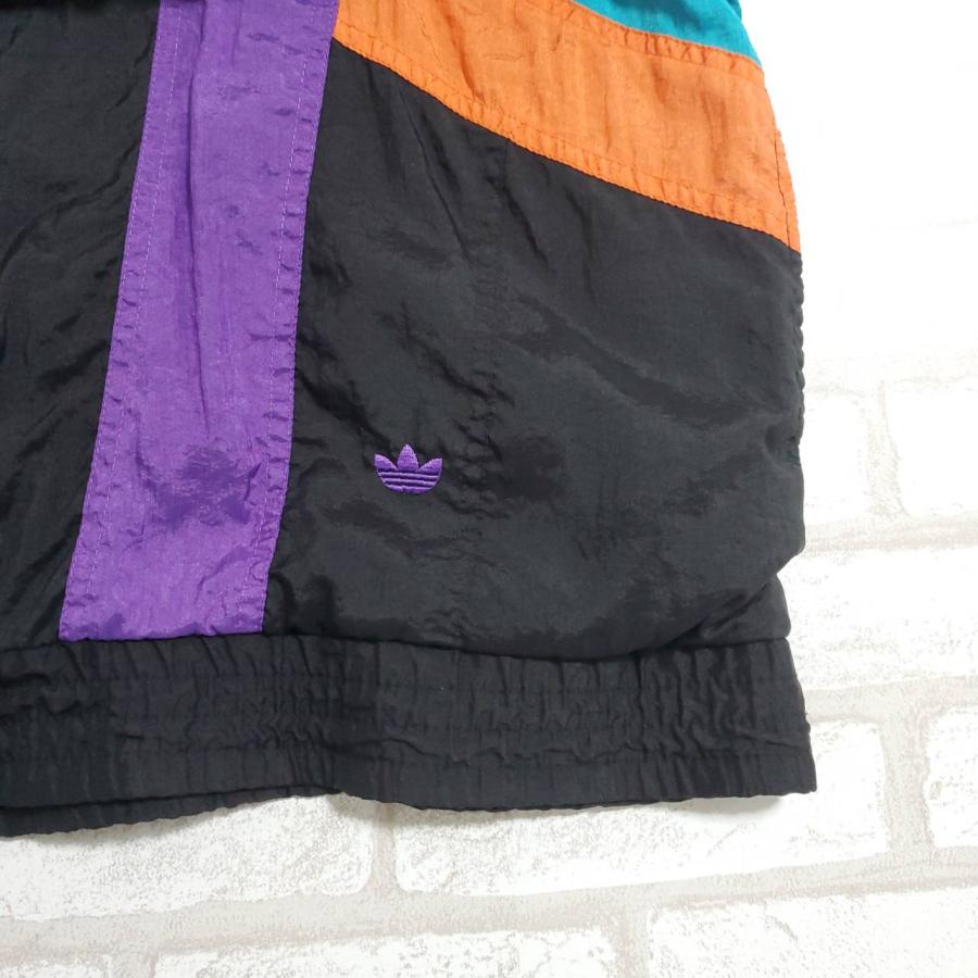 adidas 【古着】adidas(アディダス)ナイロンジャケット 黒 青 adidas 【古着】adidas(アディダス)ナイロンジャケット 黒 青