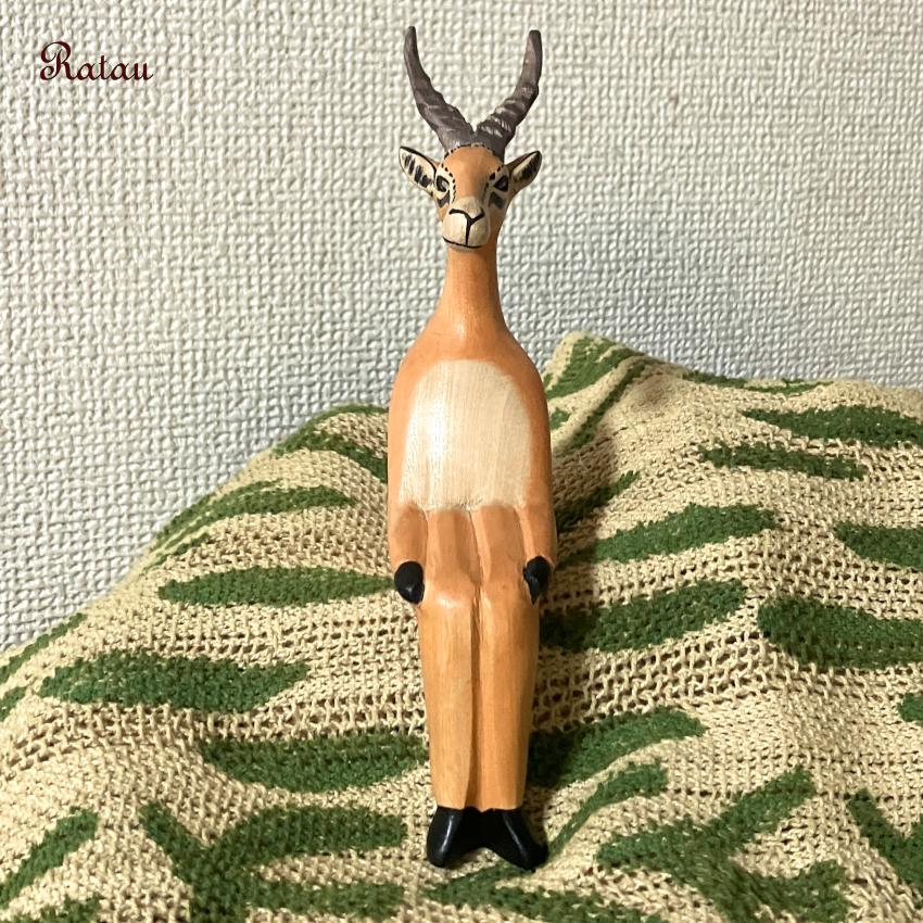 2006 置物 動物オブジェ お座りアニマル ガゼル 木彫り 手作り 天然木