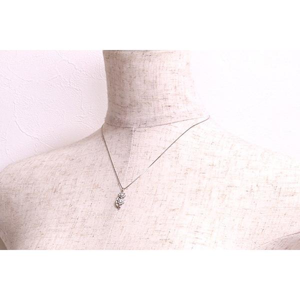 ダイヤモンド 0.5カラット フラワーデザインの縦ライン ネックレス