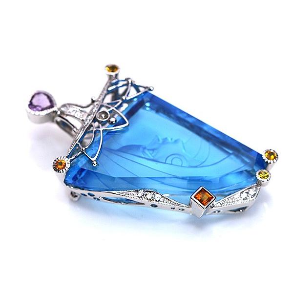 CAMEO（カメオ） インタリオ（彫刻） ブルートパーズ 73.71ct ブローチ