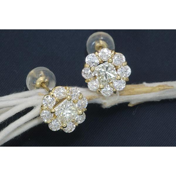 ダイヤモンド ピアス 0.789ct K18 角ダイヤ ダイヤ取り巻き 貫録 