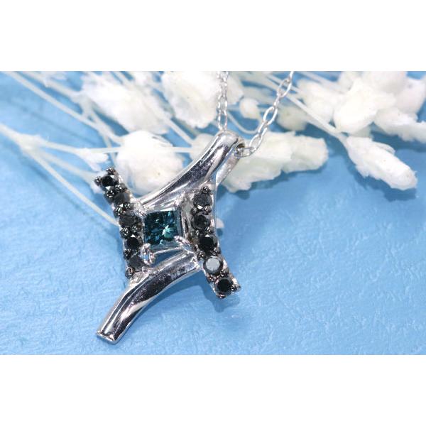 ブルーダイヤモンド ネックレス 0.15ct K18WG クロス 濃厚ブルー/青  