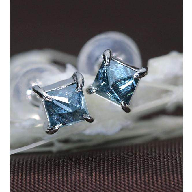ブルーダイヤモンド（トリーテッド） ピアス 0.64ct PT900 一粒ダイヤ 