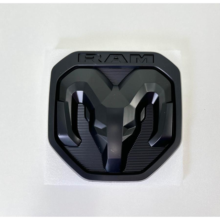 【並行輸入品】2019 2023 RAM テールゲートエンブレム ブラック Mopar公式ライセンス製品。 2019 2023 RAM Ta_2