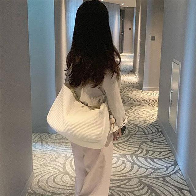 ペット キャリー キャリーケース スリング キャリーバッグ 犬 猫用キャリーバック おしゃれ かわいい lサイズ 爆買 |  | 08