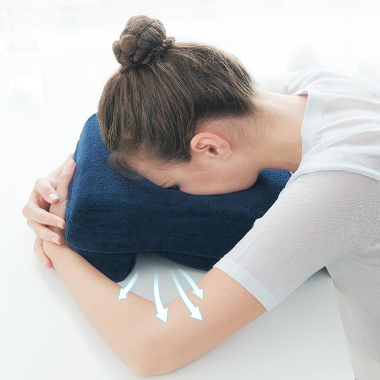 送料無料 お昼寝枕 うたた寝枕 クッション リラックスピロー デスク オフィス 仮眠 柔らかい 枕 ピロー 昼寝 うつぶせ寝 うつぶせ うつ伏せ枕 昼 |  | 02