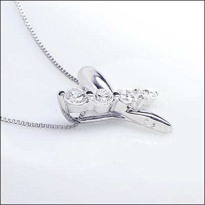 ペンダントネックレス【完全無色透明Gカラー】あすつくpt900 0.20ct
