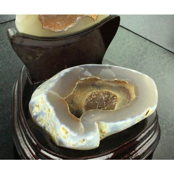 トレジャーメノウ ジオード 原石 agate サンダーエッグ Gemstone 天然石の画像