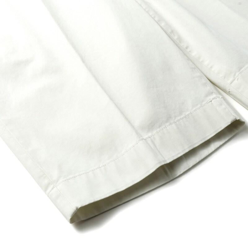 INCOTEX / インコテックス ROYAL BATAVIAガーメントダイコットンストレッチツイルノープリーツショーツ30型/SLIM FIT(1W0192/9098B) （オフホワイト）の画像