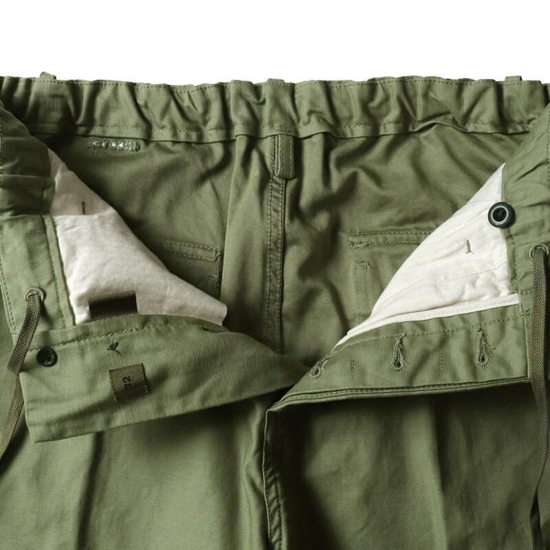 INCOTEX SLACKS / インコテックス スラックス ウォッシュドコットンサテンウエストシャーリングクロップドカーゴパンツREGULAR FIT(10S196/60610) （グリーン）の画像
