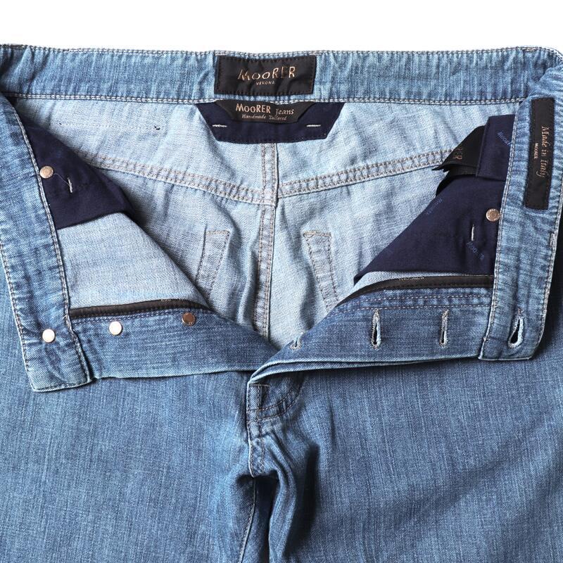 MOORER / ムーレー ウォッシュドコットンシルクストレッチライトオンステーパードデニムパンツ(PAVEL-33 LIGHT DENIM) （LIGHT DENIM）の画像