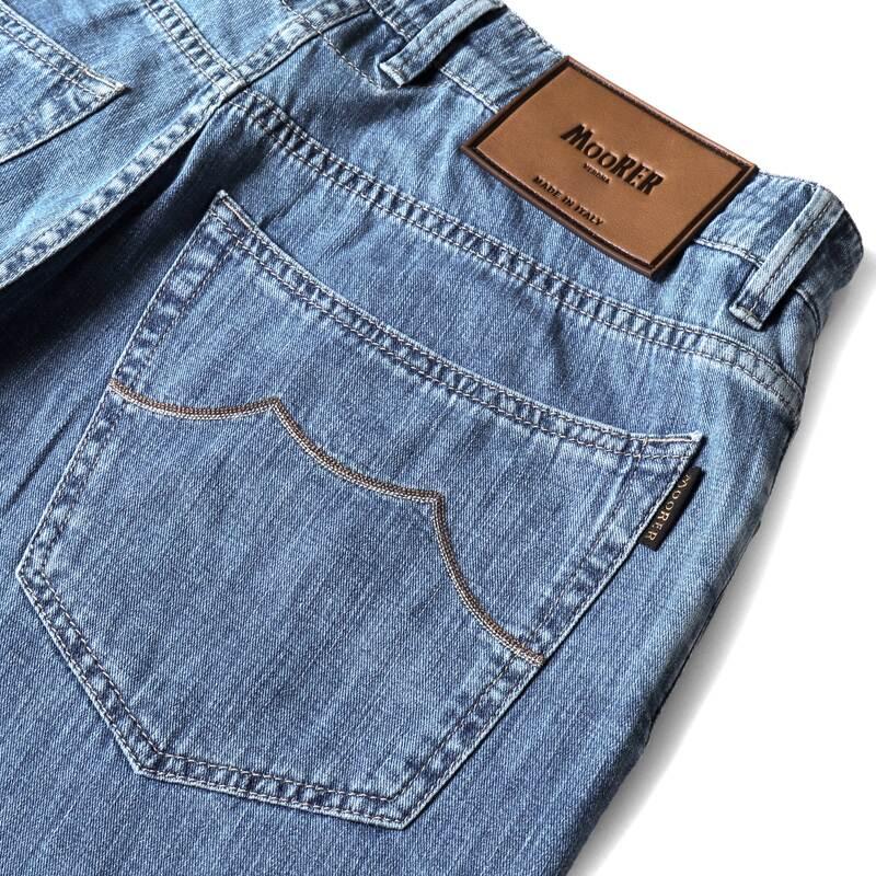 MOORER / ムーレー ウォッシュドコットンシルクストレッチライトオンステーパードデニムパンツ(PAVEL-33 LIGHT DENIM) （LIGHT DENIM）の画像