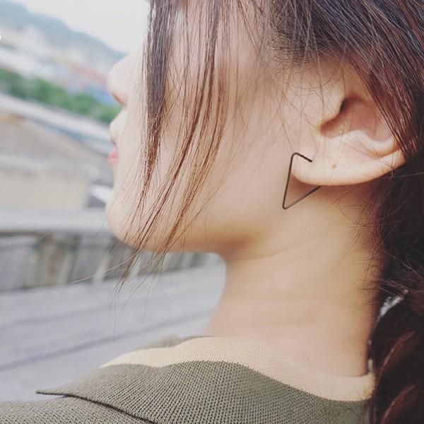 Sale トライアングル型ピアス 2個セット 三角 イアリング ユニセックス メンズ レディース アクセサリー シンプル Triangle Pierce 01 Lupo 通販 Yahoo ショッピング