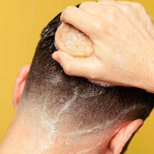 LUSH ハニーアイウォッシュドマイヘアー シャンプーバー 固形 シャンプー プレゼント 蜂蜜 乾燥 いい匂い ツヤ ノンシリコン 自然派 コスメ ラッシュ 公式 | LUSH | 01