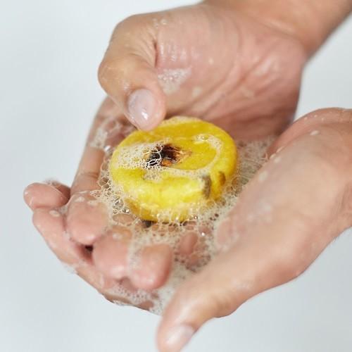 LUSH モンタルバーノ シャンプーバー 固形 シャンプー プレゼント レモン フルーティ ノンシリコン ハンドメイド ヴィーガン 自然派 コスメ ラッシュ 公式 | LUSH | 01