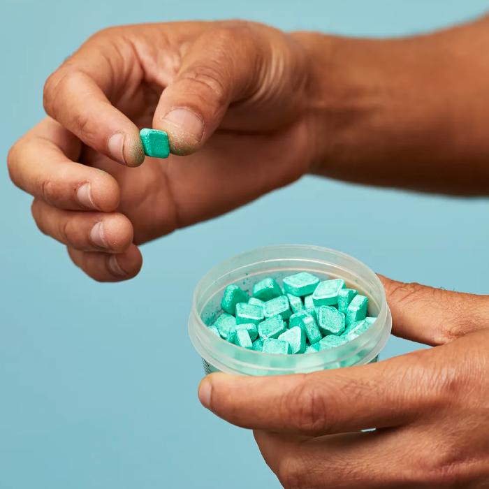 公式 LUSH クレームドマント マウスウォッシュ タブレット型 デンタルケア 携帯用 ミント  清涼感 ヴィーガン 自然派 ラッシュ | LUSH | 01