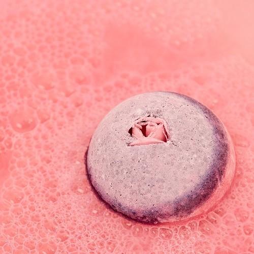 バスボム ラッシュ公式 Lush セクシー ダイナマイト 1個 ラッシュ公式 Paypayモール店 通販 Paypayモール