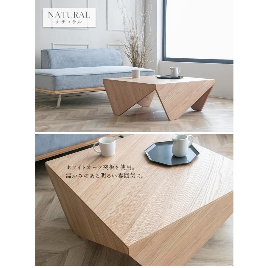 明るい木目の正方形テーブル