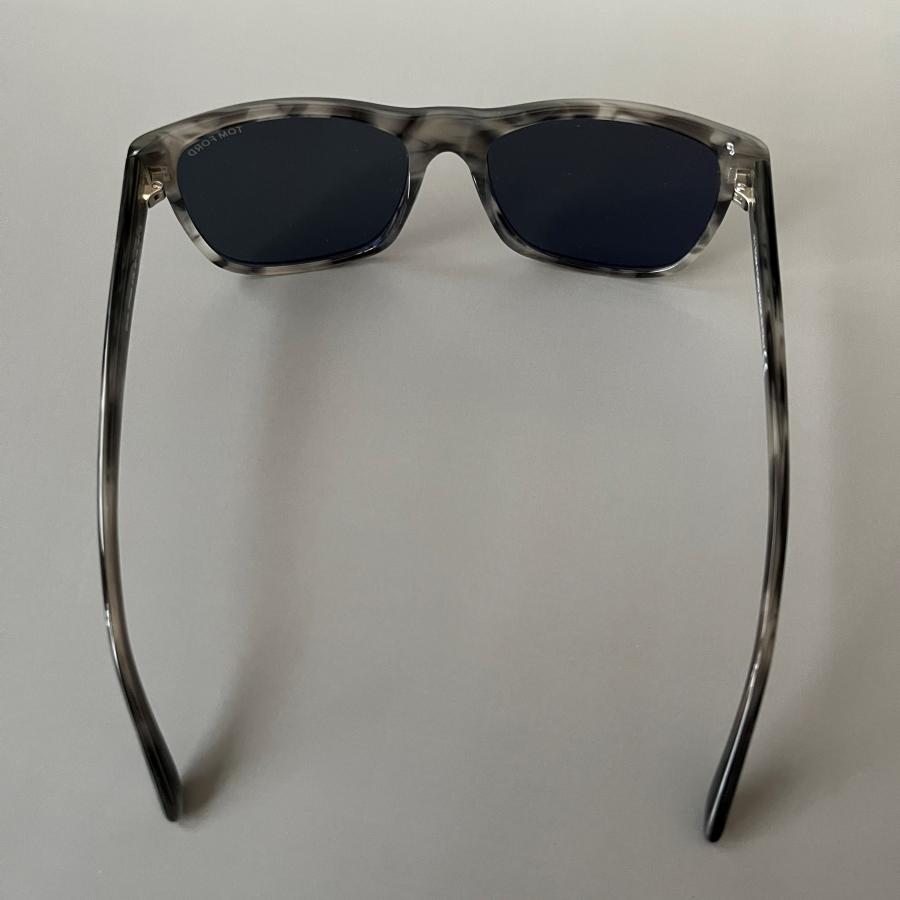 TOM FORD EYEWEAR トムフォード サングラス ウェリントン グレー TOM FORD EYEWEAR トムフォード サングラス ウェリントン グレー