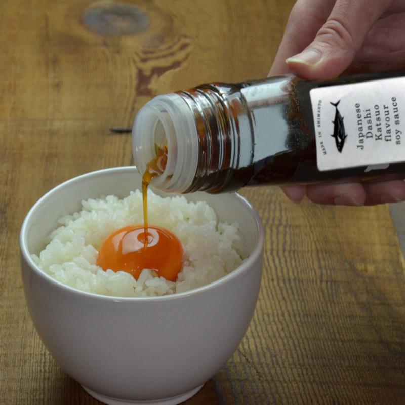 醤油を注いで自分だけの鰹だし醤油 しまんと百笑かんぱに 鰹だし 1本