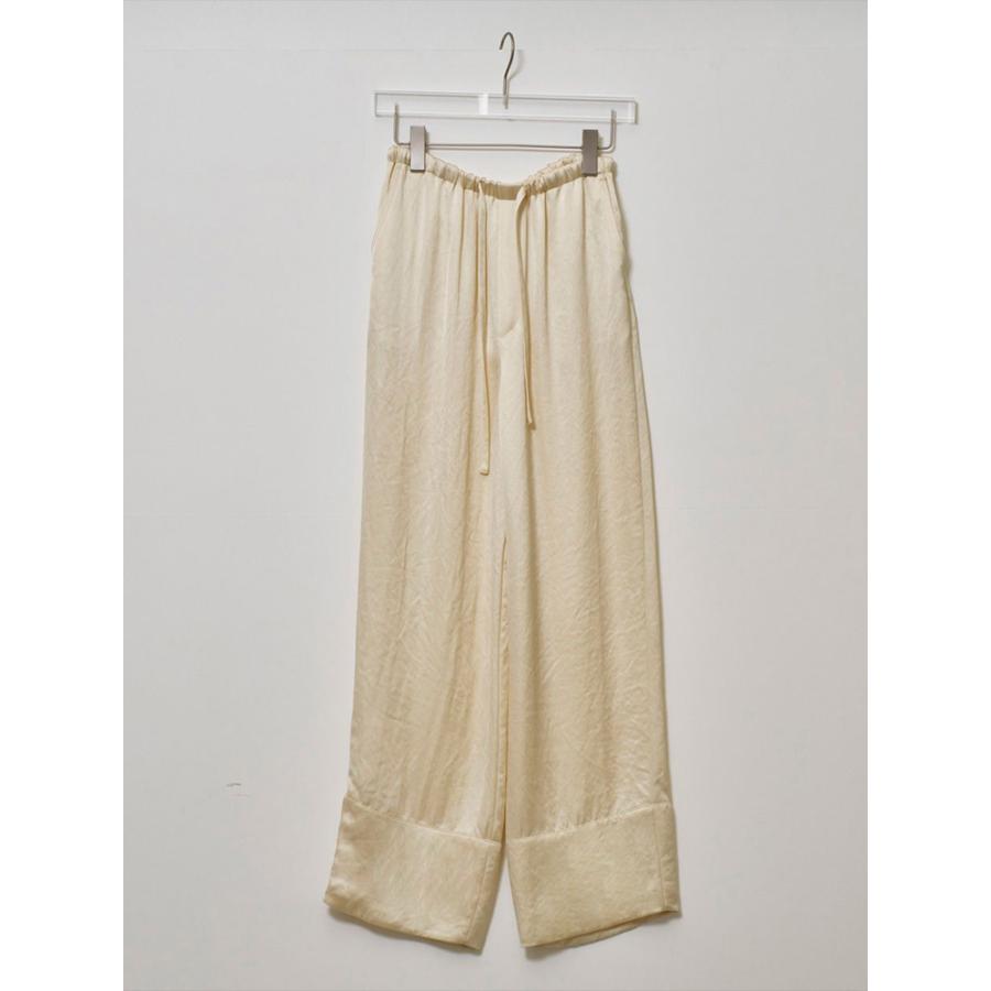 【新品】TODAYFUL Satin Easy Pants ECRU 36 Satin Easy Pants（デニムパンツ）｜TODAYFUL（トゥデイフル）の