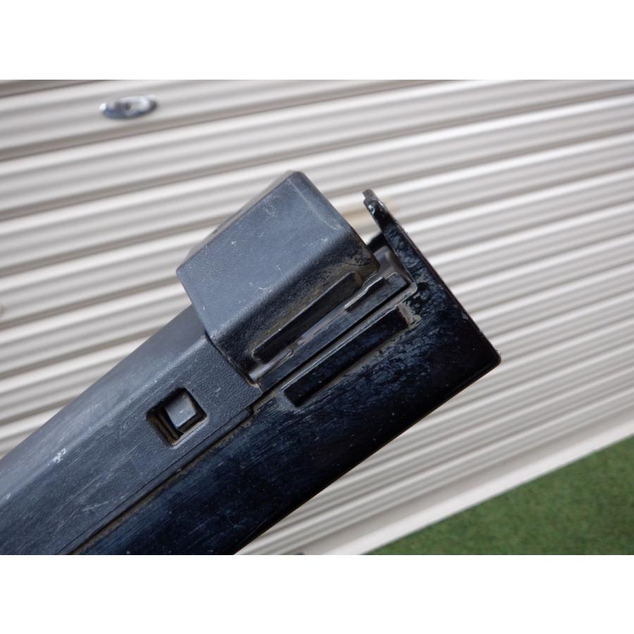 ZRR80W 80系ボクシーノア純正右フロントドアパネルガーニッシュプロテクター ZRR80W 80系ボクシーノア純正右フロントドアパネルガーニッシュ