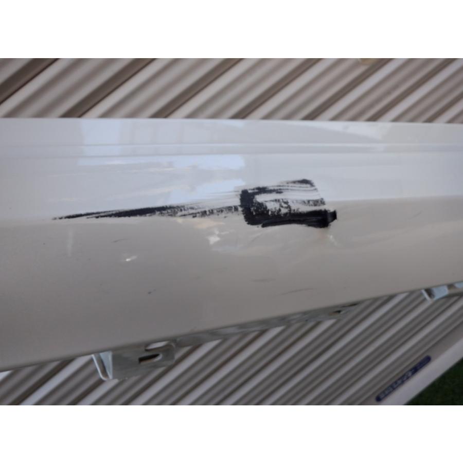 新品クラウン220系サイドスカート右側のみプレシャスホワイトパール