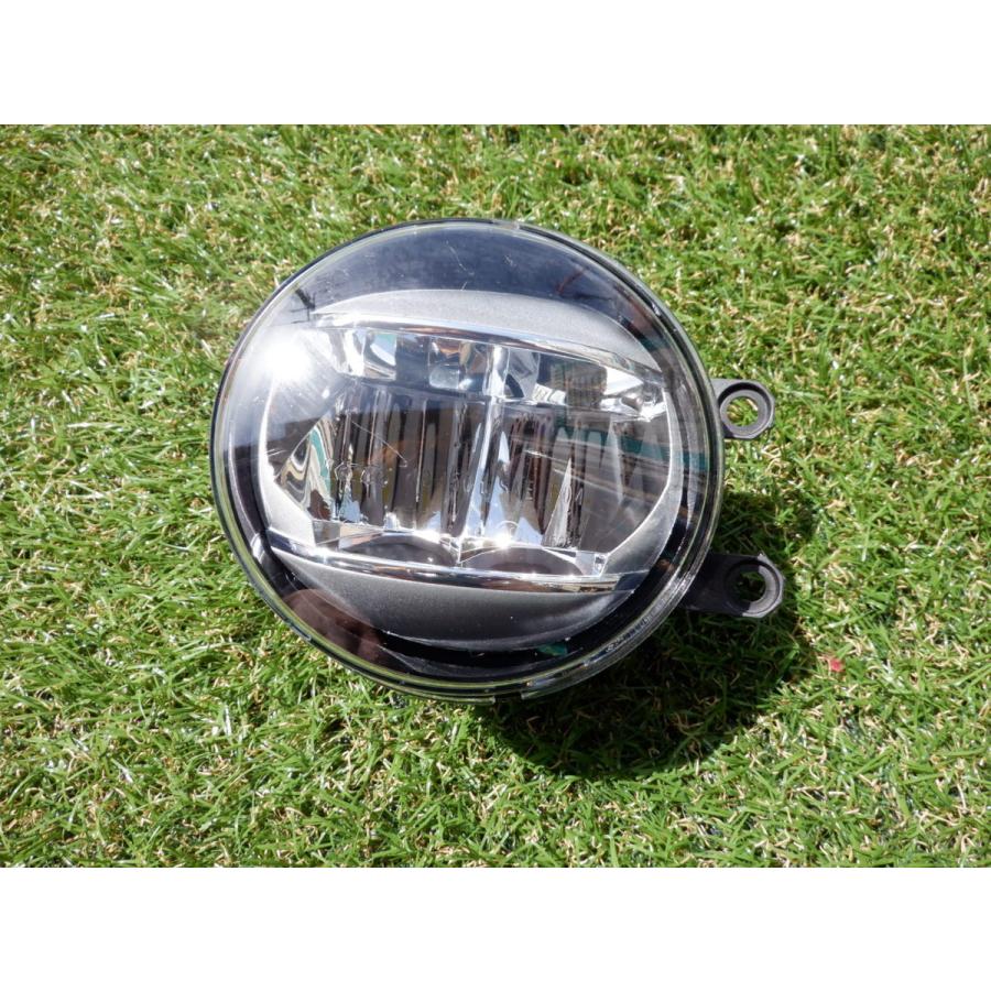 TOYOTA トヨタ 純正 LED フォグランプ フォグライト コイト KOITO 48-150 / 70311 アルファード（30系） ヴェルファイア（30系 / AYH30Wなど） プリウス / プリウスα（一部グレード） アクア ヴォクシー / ノア（一部グレード） ハリアー（一部グレード） レクサス（RX・IS・CT 等） ヴィッツ / カローラ系（フィールダー・ルミオンなど） ランドクルーザー系 トヨタ純正 LED フォグランプ フォグライト KOITO 48-150 左側