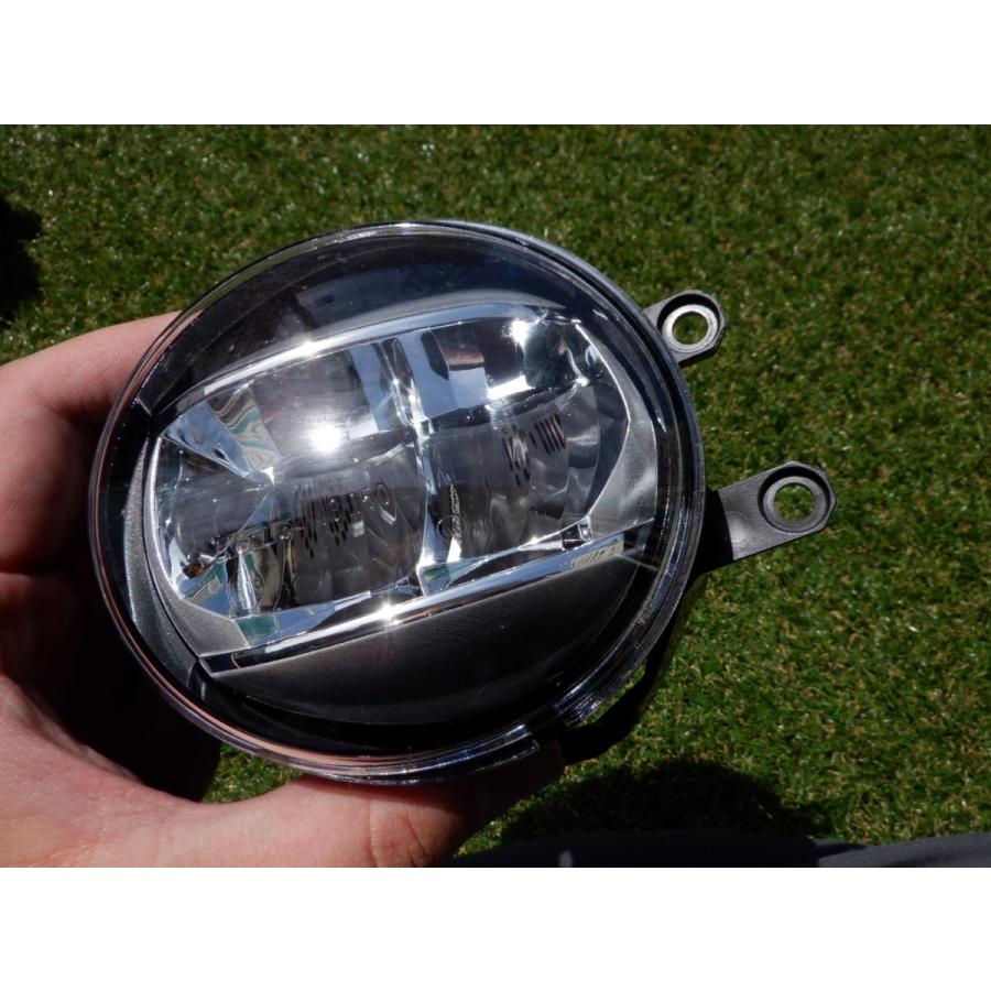 TOYOTA トヨタ 純正 LED フォグランプ フォグライト コイト KOITO 48-150 / 70311 アルファード（30系） ヴェルファイア（30系 / AYH30Wなど） プリウス / プリウスα（一部グレード） アクア ヴォクシー / ノア（一部グレード） ハリアー（一部グレード） レクサス（RX・IS・CT 等） ヴィッツ / カローラ系（フィールダー・ルミオンなど） ランドクルーザー系 トヨタ純正 LED フォグランプ フォグライト KOITO 48-150 左側