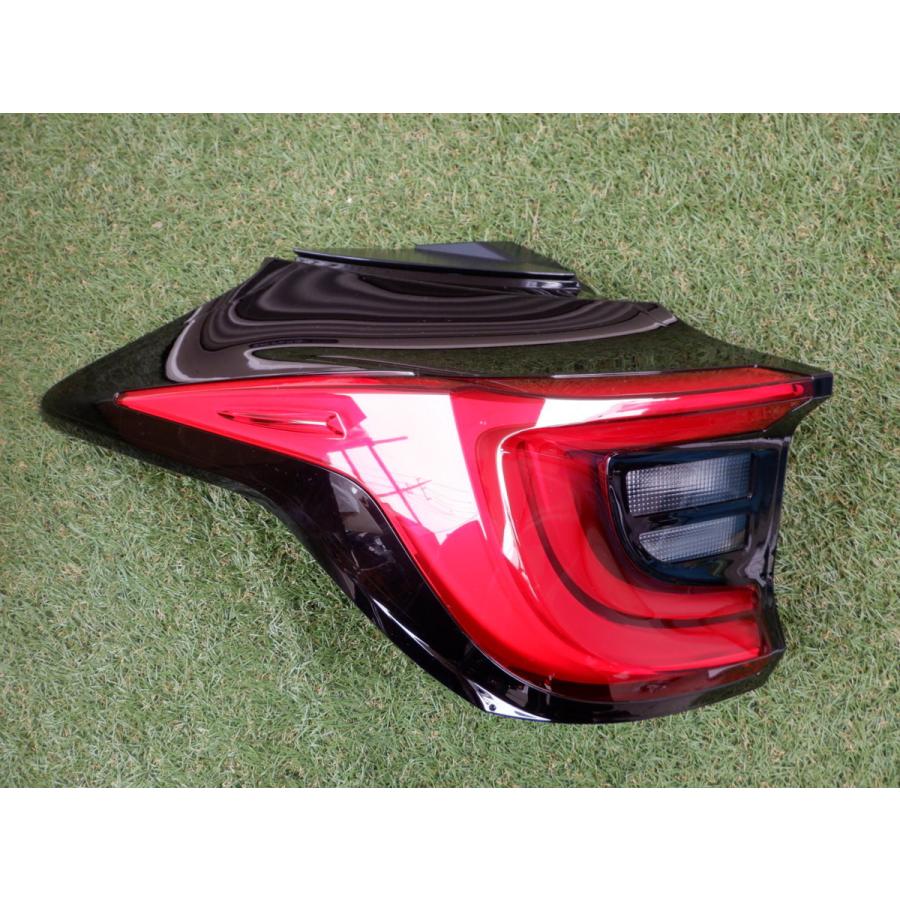 新車外し トヨタ純正 MXPA10 MXPH10 KSP210 ヤリス YARIS テール