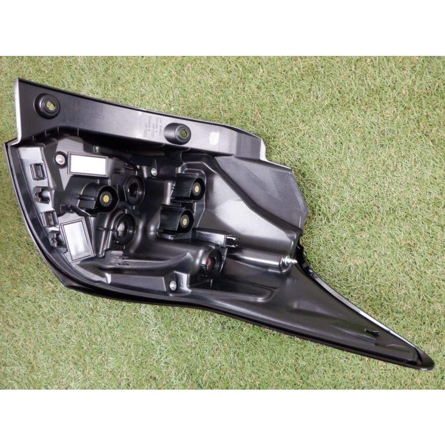 ヤリス　左テール　MXPH10 新車外し トヨタ純正 MXPA10 MXPH10 KSP210 ヤリス YARIS テール